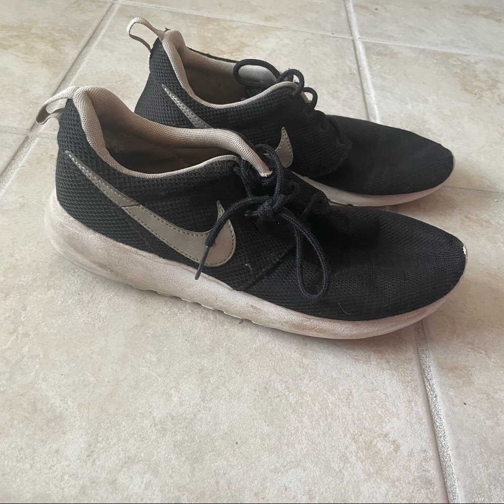 nike roshe shoes